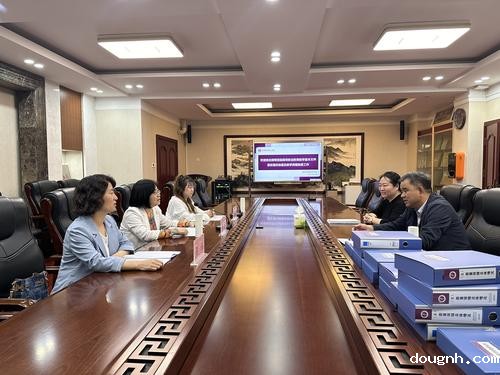 1.18新利app迎接市级教育教学基本文件落实情况检查