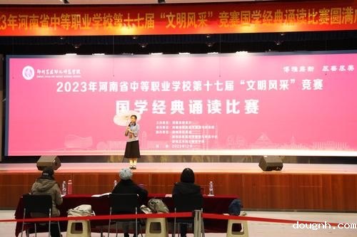 8报送选手深情演绎国学经典