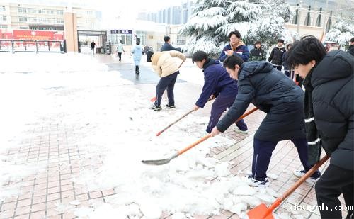 5航海校区师生齐心协力