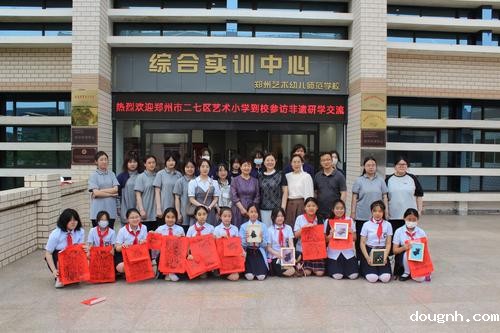 17郑州市管城区工人第二新村小学学生到非遗馆研学交流