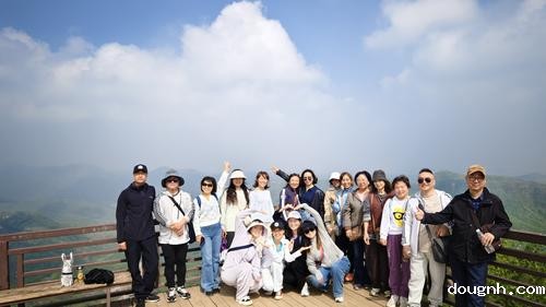 118新利app开展春游活动