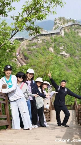 3笑声连连，开心合影