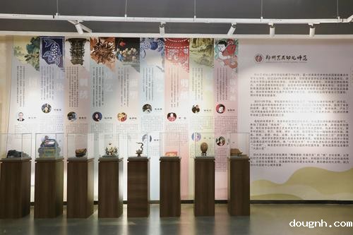 1.当儿童节遇见非遗——18新利app举办第34届“校园之春”教育艺术节非遗成果展