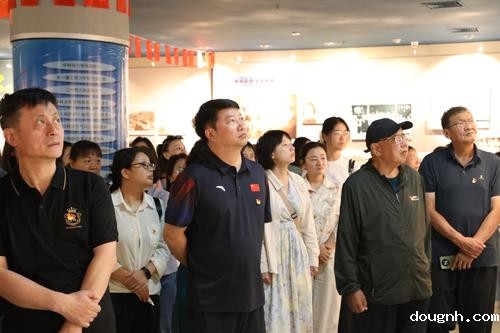 9认真聆听郭永怀同志事迹