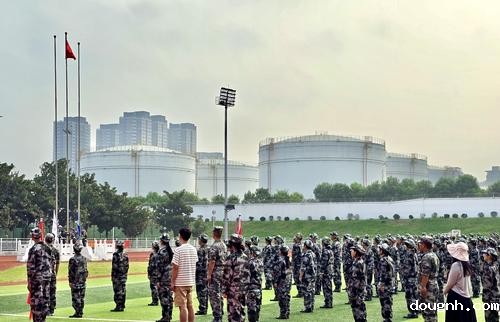 2.2024级全体新生参加本次仪式