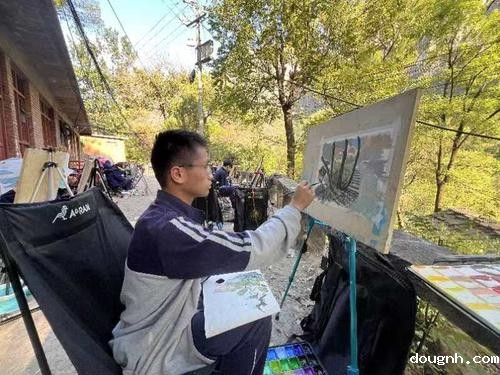 7临摹风景，全神贯注