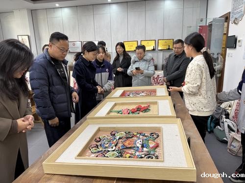 2参观面塑实训室