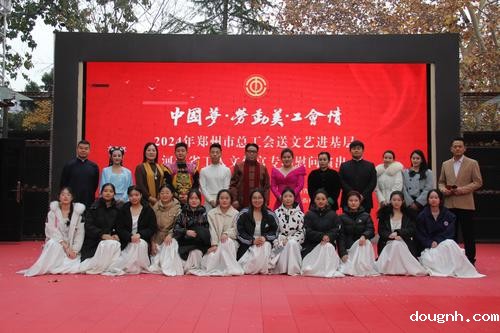 7.在五一广场进行第二次展演