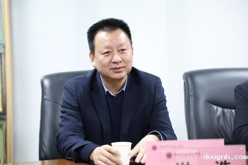318新利app党委书记周卫红介绍该校办学特色