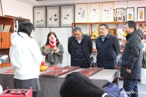 3刺绣馆内精美对联