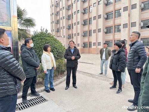 4党委副书记、校长马进伟对宿舍管理和安全防范提出工作要求