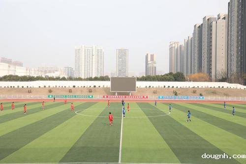 4.女足队员赛场英姿