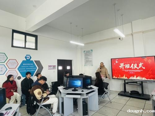 2河南易贝电子商务有限公司总经理张雷讲解活动方案