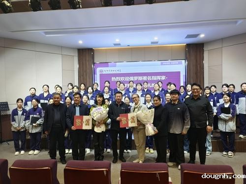 6俄罗斯知名声乐专家科罗列娃·艾莉扎维塔到校指导