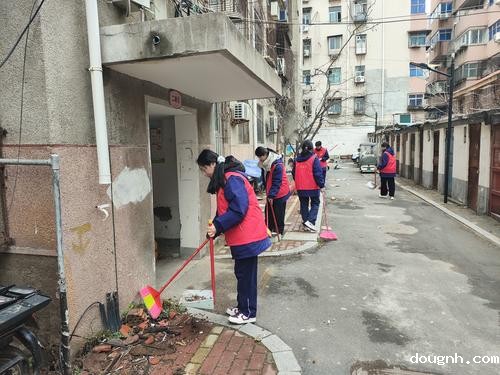 4-合力清扫社区主干道