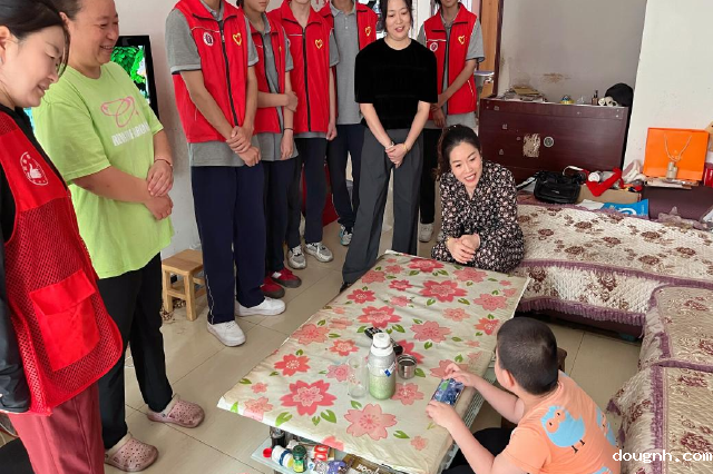 中秋慰问送真情 浓浓关怀暖人心 18新利app开展 “我们的节日——中秋节”慰问活动