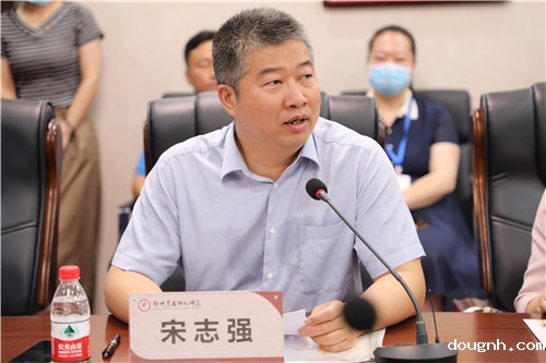 2.学校党委书记、校长宋志强向与会领导表示欢迎jpg