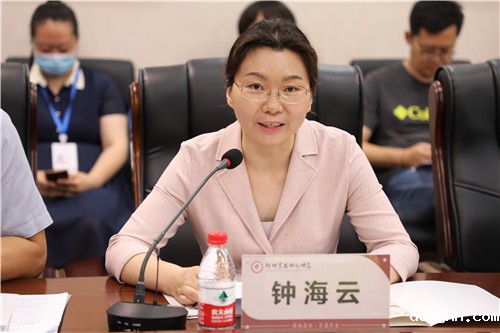 3.市教育局职成处副处长钟海云介绍学校“非遗进校园”工作情况