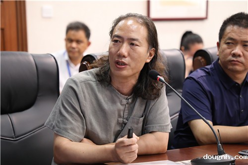 5.学校杰出教师孟建军介绍非遗实训馆