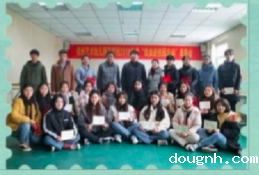 校领导与获奖师生合影