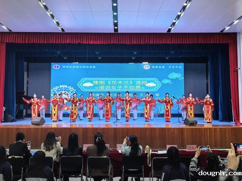 1.庆祝建校六十周年华诞戏曲进校园演出活动