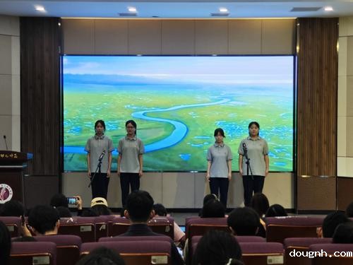 13 24级学前十班中华颂