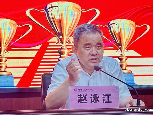 4副校级干部赵泳江寄语学生学一技之长，让生活更美好