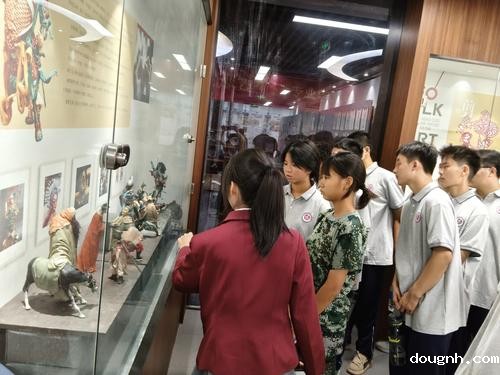 4、感受面塑文化的博大精深