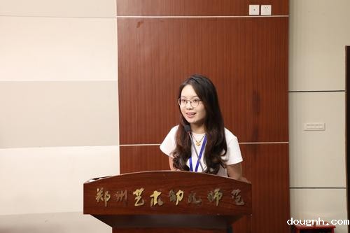 3新入职教师逐一做自我介绍