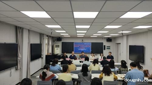 418新利app副校长谢涛发表讲话