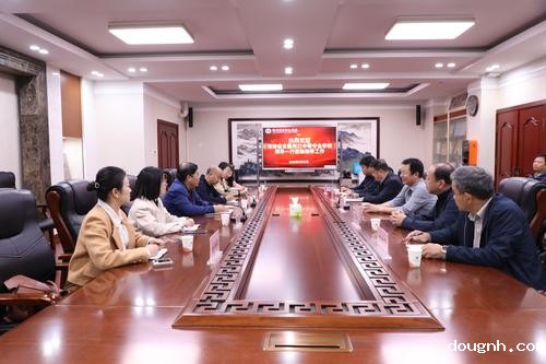 1海南省农垦海口中等专业学校到18新利app开展交流活动