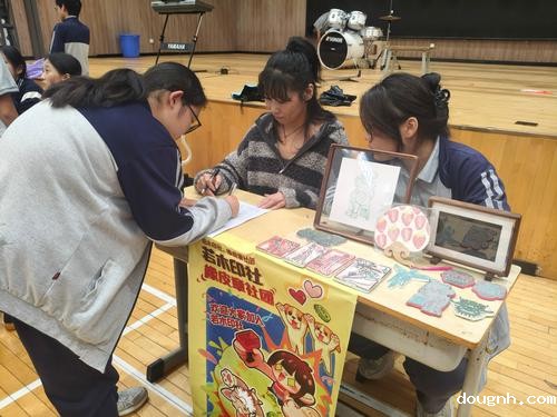 3.省级工艺美术大师贾芳亲临现场