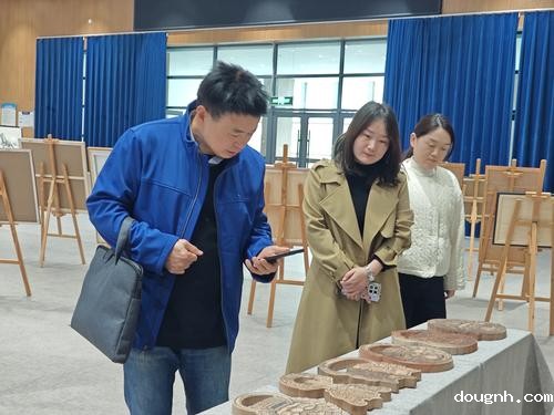 2观摩师生教学实践成果展 2观摩师生教学实践成果展